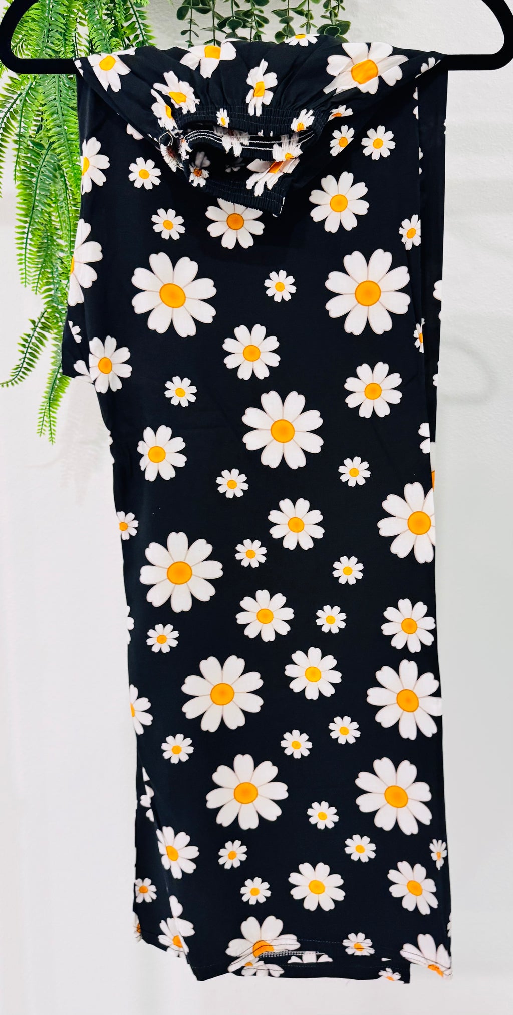 Black Daisy Floral Co-Ord Set – Casual Chic Two-Piece