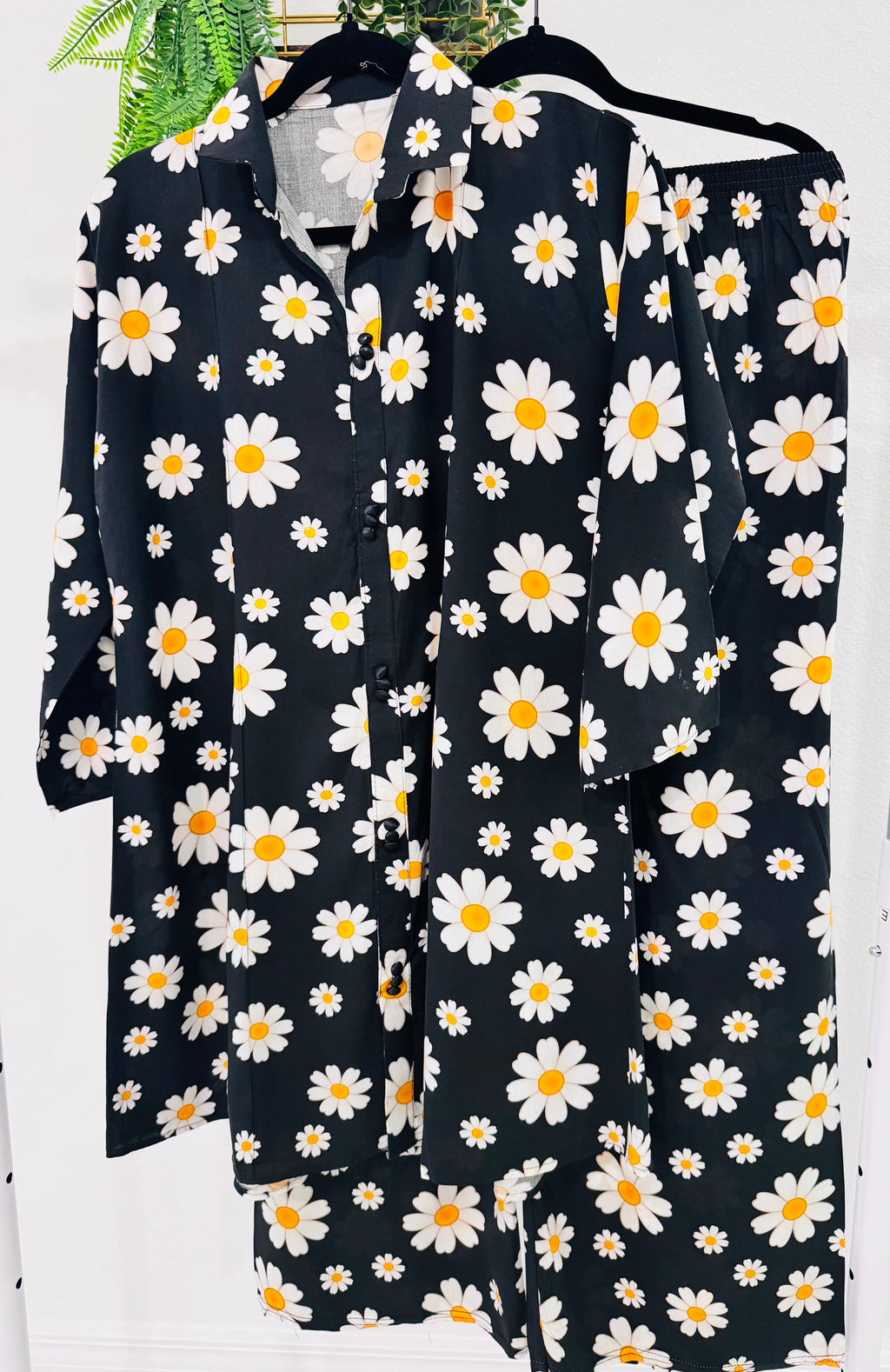 Black Daisy Floral Co-Ord Set – Casual Chic Two-Piece