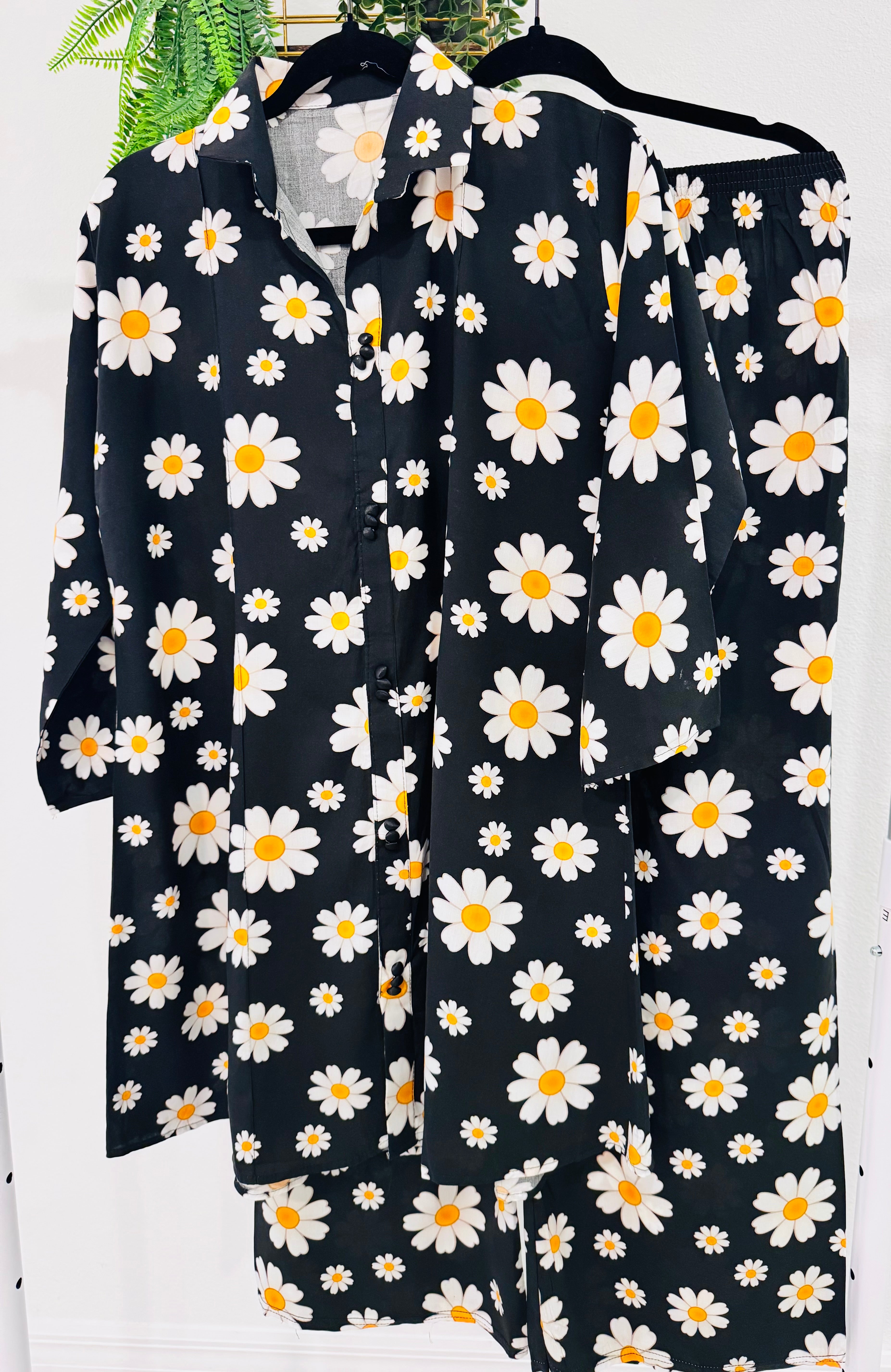 Black Daisy Floral Co-Ord Set – Casual Chic Two-Piece